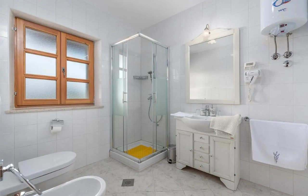 Villa Vernier With Private Pool And Jacuzzi Kringa