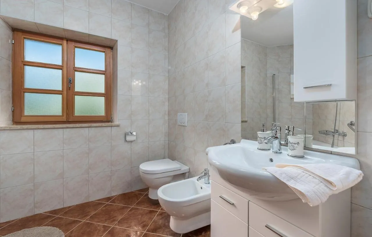 Villa Vernier With Private Pool And Jacuzzi Kringa