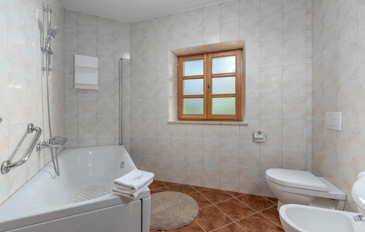 Villa Vernier With Private Pool And Jacuzzi Kringa